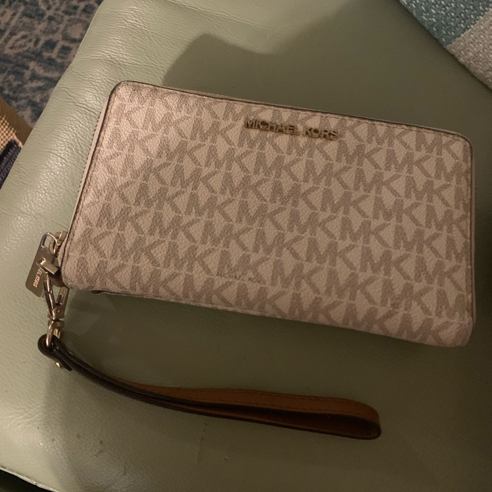 Michael Kors Vanilla large zip brown logo Wallet Wristlet phone carrier